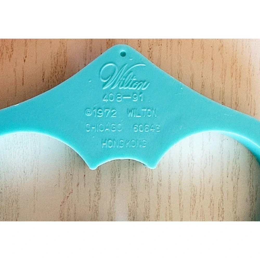Wilton 1972 Teal Colored Cake Decorator Templates Or Fondue Cookie Cutters